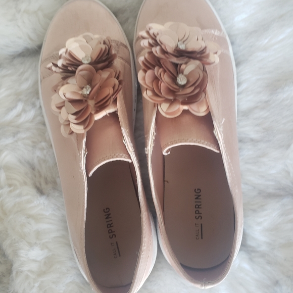 Call it Spring sneakers - Picture 3 of 5